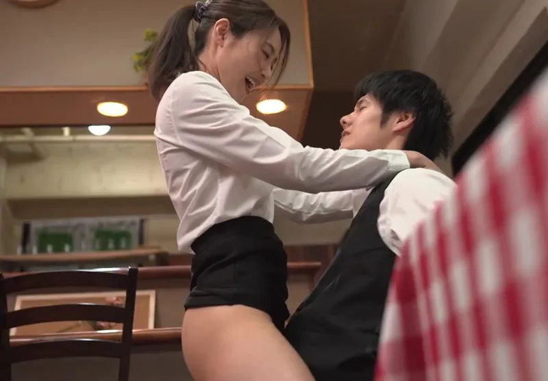 Cậu trai trẻ xoạc đồng nghiệp nữ làm chung công ty có anh xã nhưng ông xã “yếu”