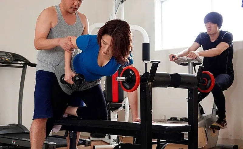 Chồng yêu phát hiện bà xã địt nhau với huấn luyện viên thể hình